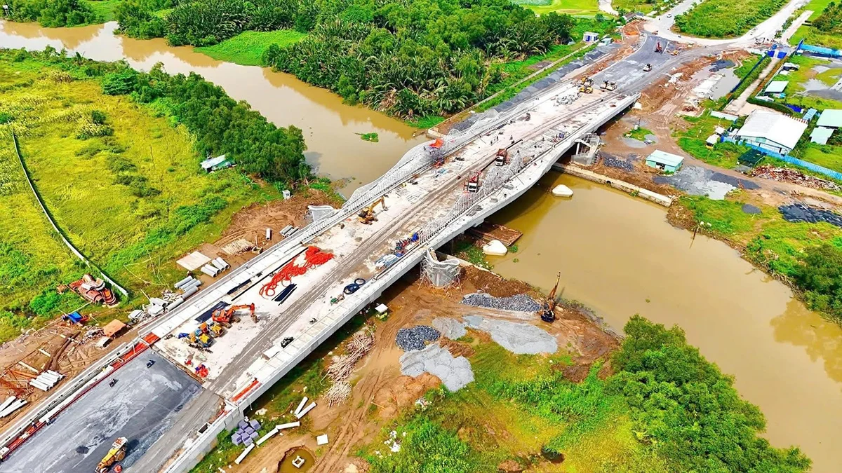Cầu vượt đường Liên Phường 1