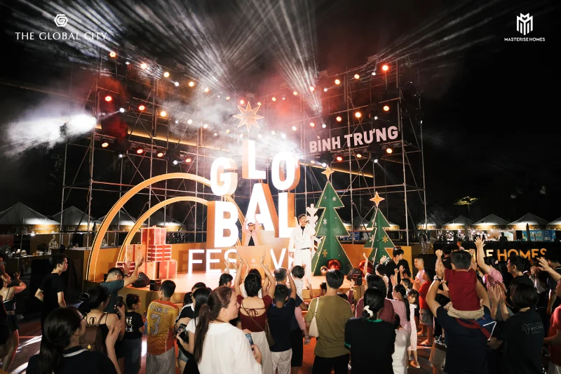 Ánh Sáng, Âm Nhạc và Màn Trình Diễn Đỉnh Cao Tại Lễ Hội Light up Festive The Global City